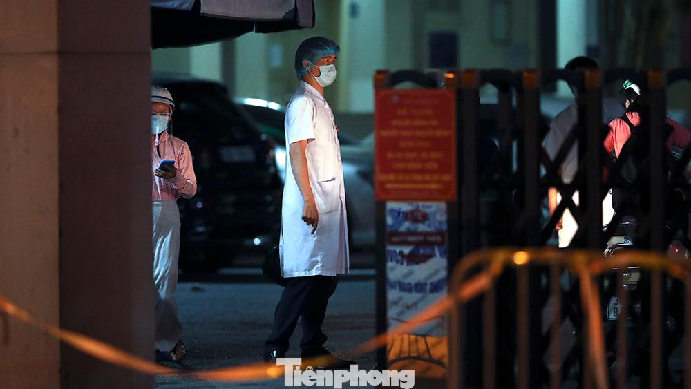 Khi tiếp tục có kết quả xét nghiệm, bệnh viện sẽ xin ý kiến của Ban chỉ đạo phòng, chống dịch COVID-19 của quận Hai Bà Trưng thực hiện phương án phong tỏa toàn bộ bệnh viện.