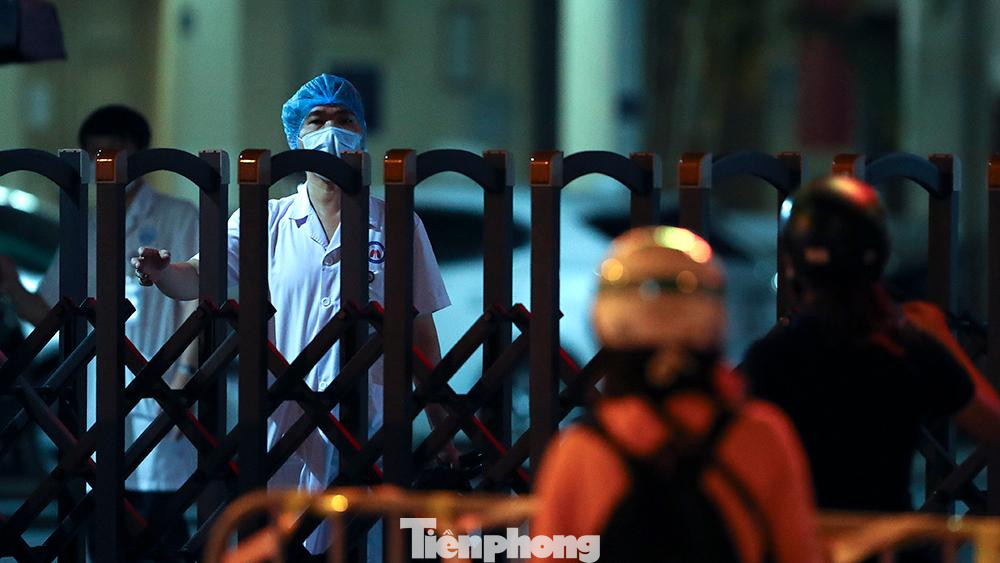 Trước đó, nữ bệnh nhân L.T.T.L. (SN 1997, địa chỉ ở quận Tây Hồ) được điều trị tại Khoa Nội 3, Bệnh viện Phổi Hà Nội từ ngày 6/7 đến 22/7.