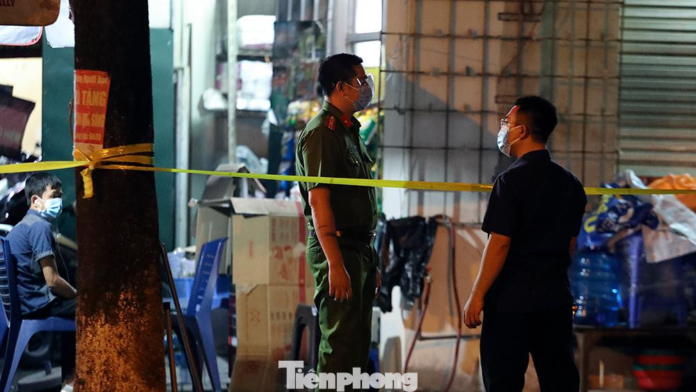 Xung quanh Bệnh viện Phổi Hà Nội được căng dây khoanh vùng kiểm soát