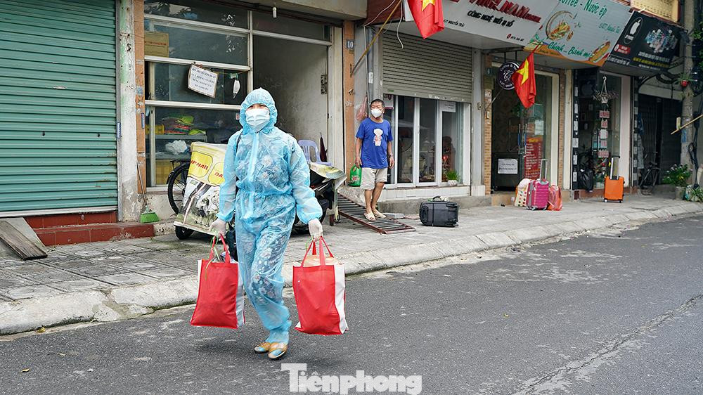 Trước ngày 2/9, Thanh Xuân Nam là phường duy nhất trong quận Thanh Xuân chưa có bệnh nhân thì nay đã ghi nhận ca bệnh đầu tiên. Ban chỉ đạo phòng chống dịch phường Thanh Xuân Nam đã phát đi thông báo tìm người đã từng đến mua hàng tại hàng rau quả có địa chỉ phòng 111 H9 ngõ 477 Nguyễn Trãi, từ ngày 18/8 đến 1/9; đến hiệu thuốc Việt Đức địa chỉ số 8/75/20 Nguyễn Trãi, phường Hạ Đình từ ngày 18/8 đến 23/8.