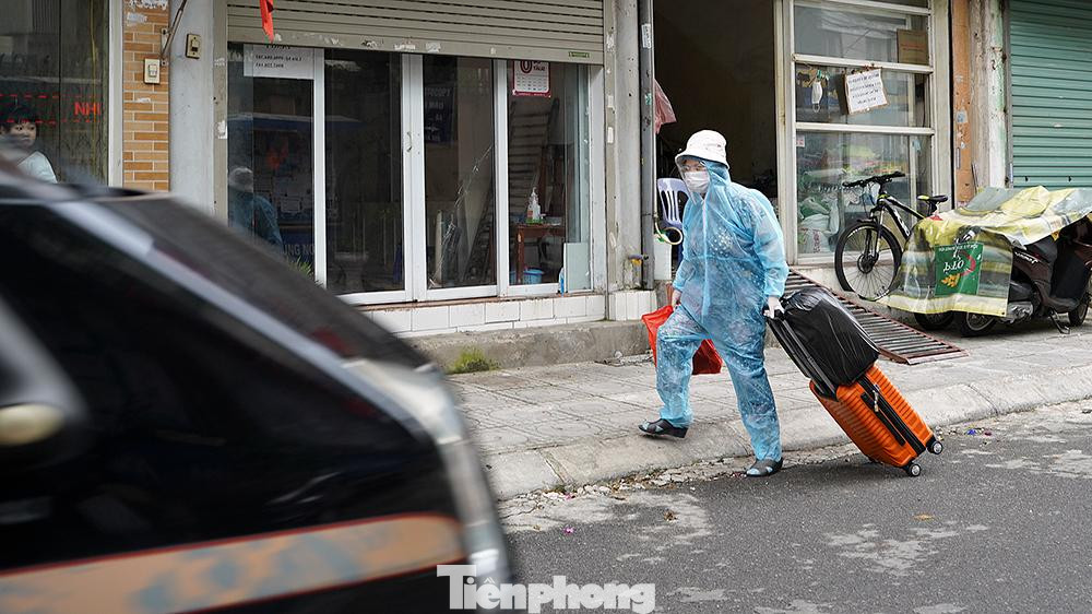 Tất cả những người đã đến các địa chỉ và trong thời gian nêu trên tự cách ly tại nhà và liên hệ ngay với Trạm Y tế phường, Trung tâm Y tế quận Thanh Xuân, CDC Hà Nội để được hướng dẫn…