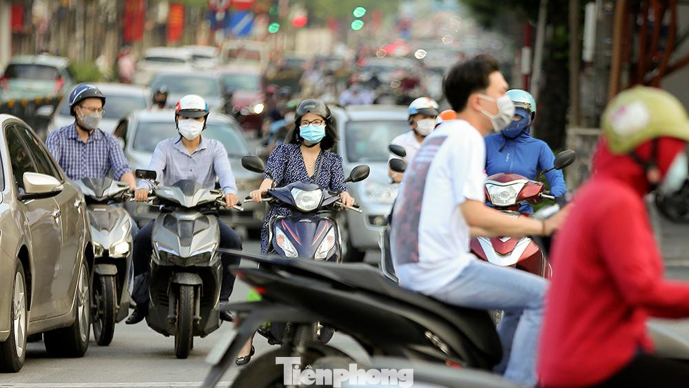 Đường Nguyễn Lương Bằng ở một số thời điểm trong buổi sáng, xảy ra hiện tượng ùn ứ cục bộ.