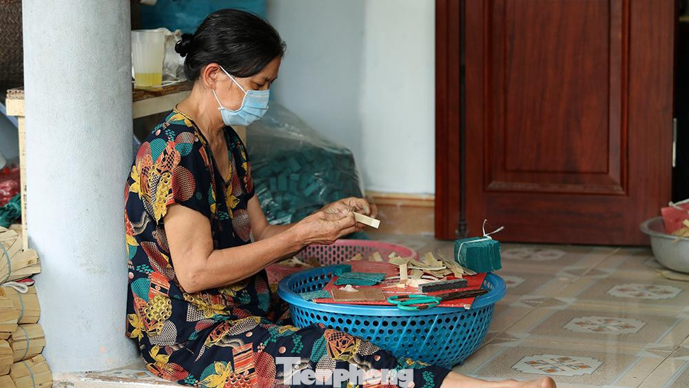 Các sản phẩm ở làng nghề Phúc Am có nhiều mẫu mã đa dạng cùng với đó rất có uy tín và được ưa chuộng, nên đồ vàng mã nơi đây có mặt ở nhiều vùng của miền Bắc phục vụ nhu cầu cúng lễ ở đền, phủ, miếu.