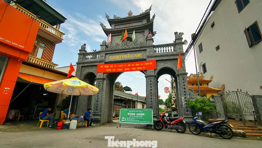 Mọi năm, những ngày này, người dân làng nghề Phúc Am (xã Duyên Thái, huyện Thường Tín, Hà Nội) đang hối hả sản xuất cho kịp những đơn hàng vàng mã phục vụ lễ cúng ngày Rằm tháng Bảy.