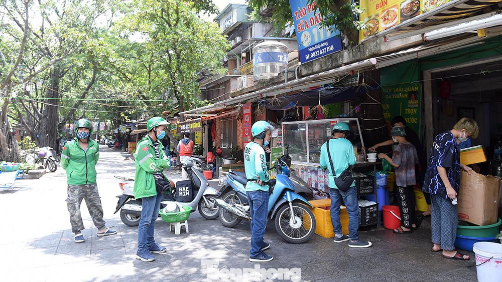 Vì vậy, mô hình đặt giao đồ ăn tận nơi bỗng chốc trở thành dịch vụ đắt hàng và đạt con số tăng trưởng "chóng mặt".