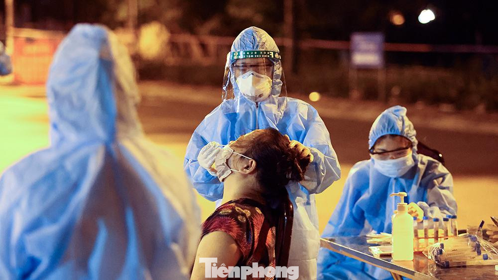 Cộng dồn số F0 tại Hà Nội trong đợt dịch 4 từ ngày 29/4 đến ngày 19/9 là 3.922 ca, trong đó số F0 ghi nhận trong cộng đồng là 1.597 ca, số F0 là đối tượng đã được cách ly là 2.325 ca.