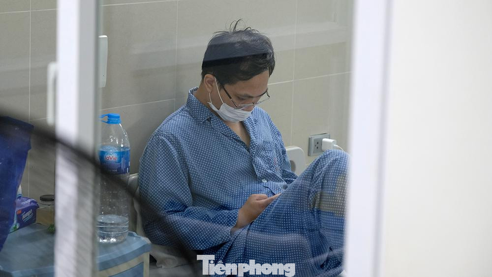 Thời điểm hiện tại, không có ca F0 nào tại bệnh viện. Tất cả 32 bệnh nhân đang điều trị tại khu cách ly tầng 9, Bệnh viện Thanh Nhàn, đều là bệnh nhân có bệnh lý nền được chuyển từ Bệnh viện K và Bệnh viện Bệnh Nhiệt đới TW sang