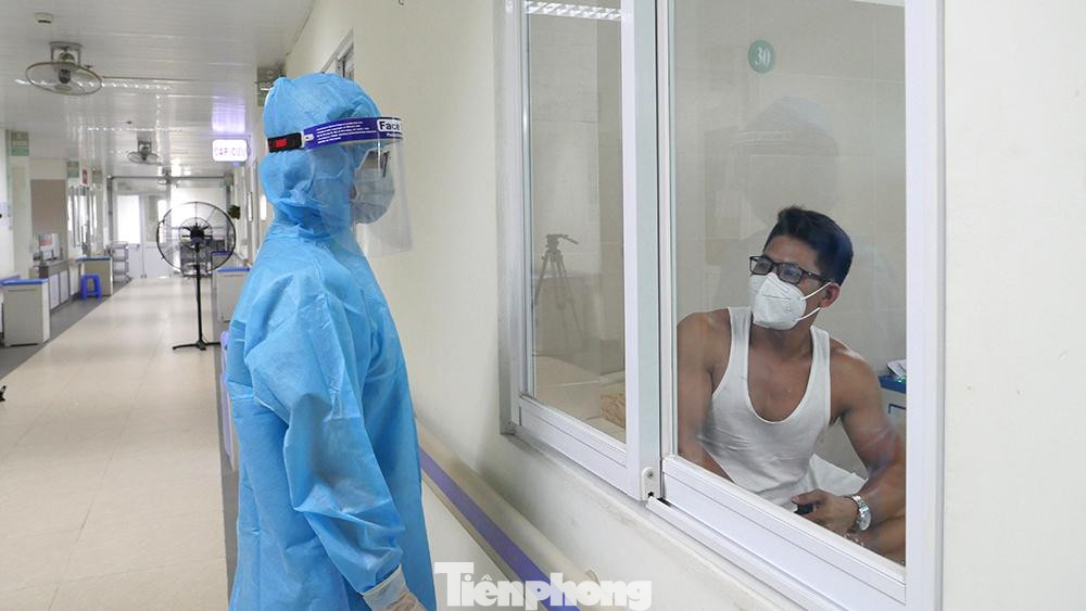 Khu vực cách ly đặc biệt của bện viện là khu vực T9, tách biệt hoàn toàn với các phòng, khoa khác. Đồng thời có riêng hệ thống thang máy để phục vụ những bệnh nhân ở đây nếu phải di chuyển khi có chuyển biến nhiễm dịch.