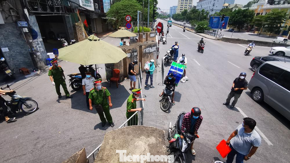 Ngày 28/7 bệnh nhân có triệu chứng sốt, ho, tiêu chảy. Ngày 29/7 được lấy mẫu có kết quả xét nghiệm dương tính.