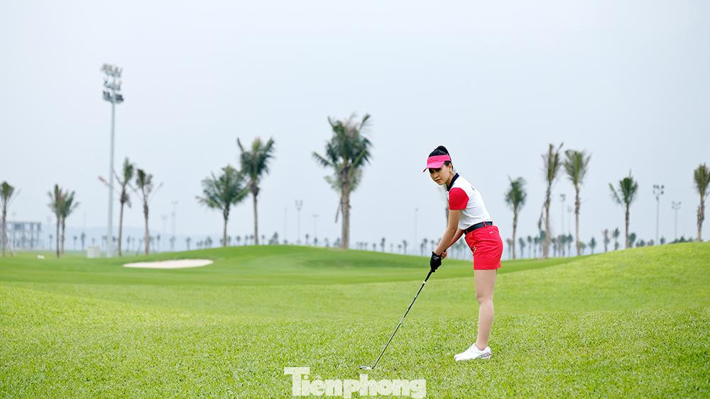 Hệ thống sân có thề sử dụng đồng thời cho 140 đến 150 golfer chơi cùng một lúc. Đặc biệt đây là sân có đường golf dài nhất Việt Nam – chiều dài lên tới 711 yard.