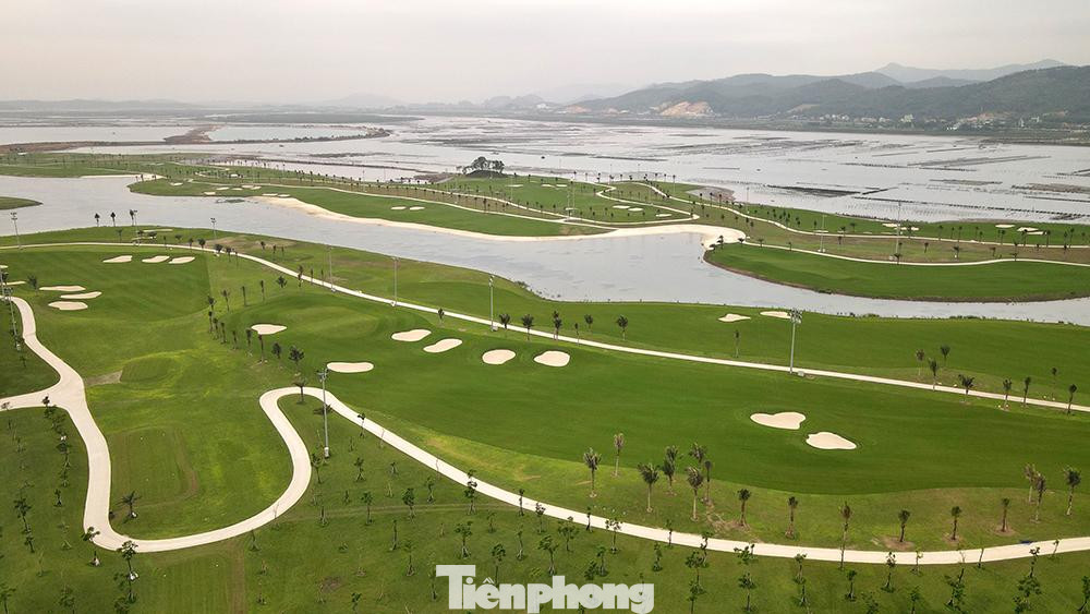 Các khu chức năng của dự án bao gồm: Nhà clubhouse, nhà tập golf, nhà bảo trì, bãi đỗ xe…