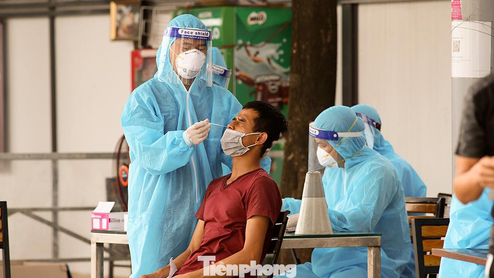 Trong khoảng thời gian từ ngày 9/8/2021 đến 17/8/2021, thành phố sẽ tập trung thực hiện xét nghiệm với tổng số tối đa khoảng 1,3 triệu mẫu bằng kỹ thuật RT-PCR cho toàn bộ người dân trong “vùng đỏ”.