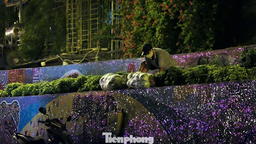 Từ 0 giờ ngày 31/7 đến 0 giờ ngày 14/8, người dân tại địa bàn dân cư phường Chương Dương không được tiếp xúc với người khác, không ra khỏi vùng cách ly, trừ trường hợp phải chuyển cơ sở khám chữa bệnh theo quy định hoặc những trường hợp khác. Trường hợp các gia đình và cá nhân không tuân thủ yêu cầu cách ly sẽ bị cưỡng chế thi hành theo quy định pháp luật. Tuy nhiên, trong 2 ngày cách ly là 31/7, 1/8 một số người dân tự ý trèo qua