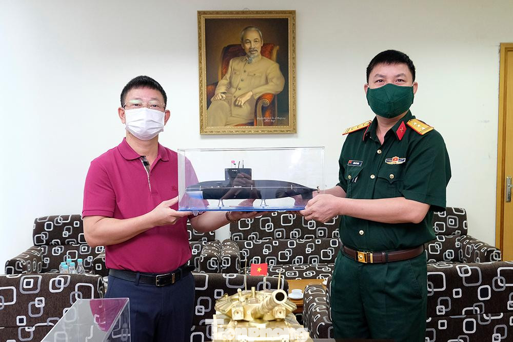 “Để góp phần chung tay với chương trình hướng về tuyến đầu do Báo Tiền Phong tổ chức, Ban Thanh niên Quân đội đã phát động tuổi trẻ các đơn vị trên thực hiện sáng kiến chế tạo và gửi tặng các mô hình trong thời gian rất ngắn.