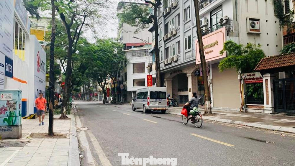 Một không khí như của những ngày Tết, hay như một trong những ngày của đợt giãn cách xã hội để phòng chống dịch Covid-19.