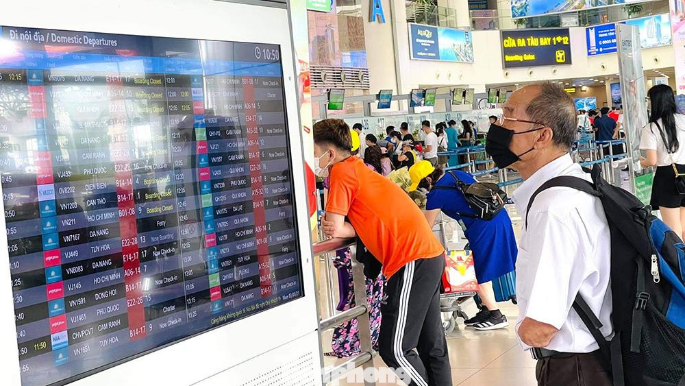 So với tình hình của những dịp nghỉ lễ các năm, năm nay mọi người có ý thức phòng chống dịch Covid nên đã bố trí thời gian giãn cách khi quay trở về thành phố từ trước, tránh ách tắc vào những ngày cuối cùng.