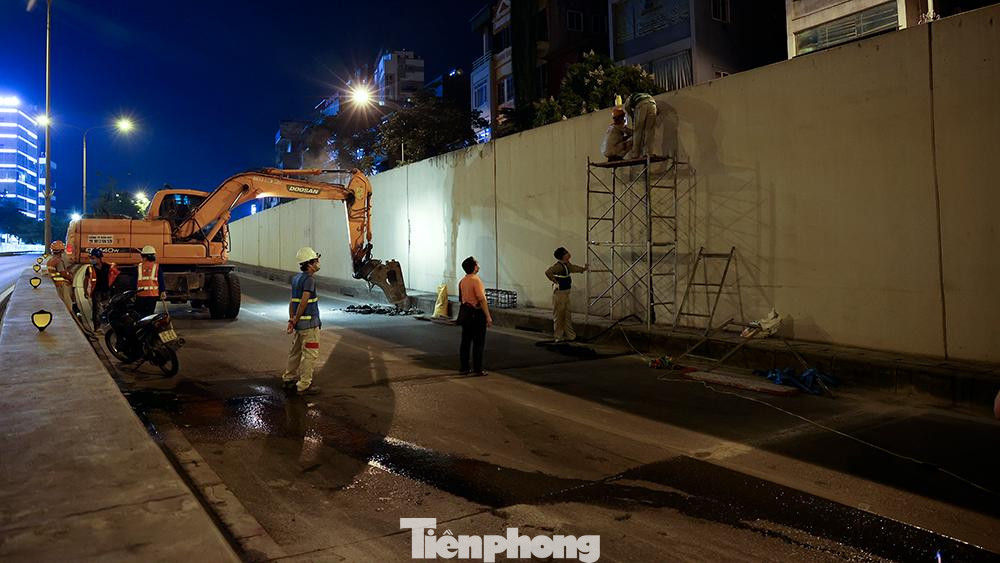 Trong thời gian cấm, Sở GTVT phân luồng cho phương tiện giao thông đi bên trên hầm theo đường Xã Đàn, Đào Duy Anh để đảm bảo an toàn giao thông.