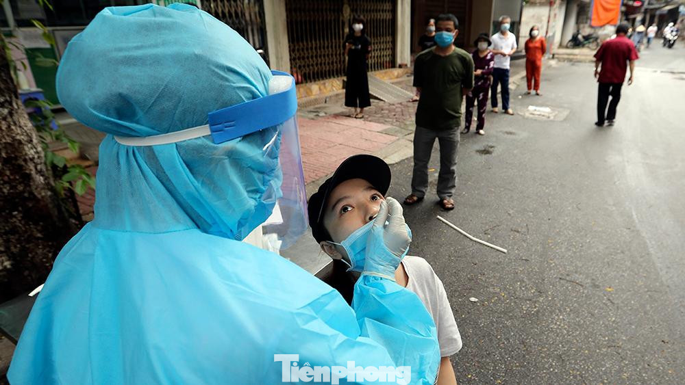 Theo CDC hà Nội, trưa (28/8) Thủ đô xuất hiện thêm 28 ca COVID-19 mới, trong đó có hai mẹ con thường xuyên đi chợ Ngọc Hà (quận Ba Đình, Hà Nội).