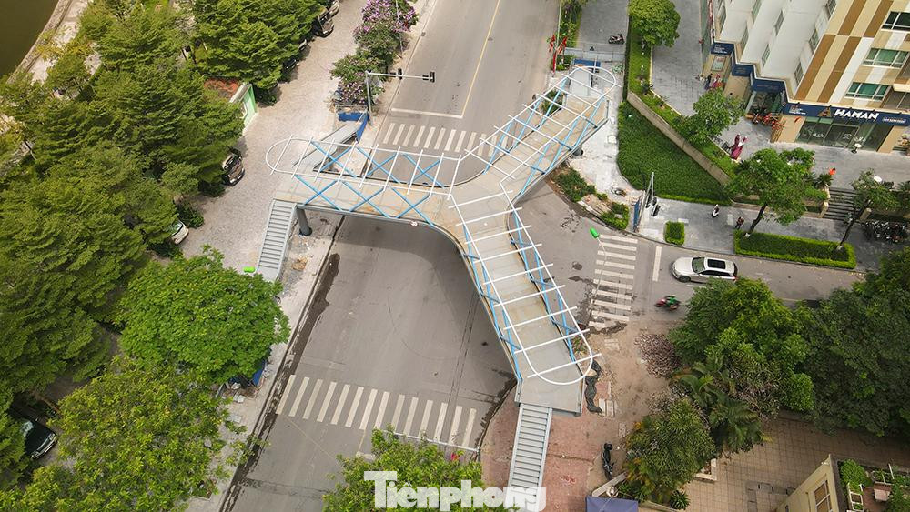 Hiện tại, các công nhân đang gấp rút hoàn thiện những hạng mục cuối cùng để bàn giao công trình.