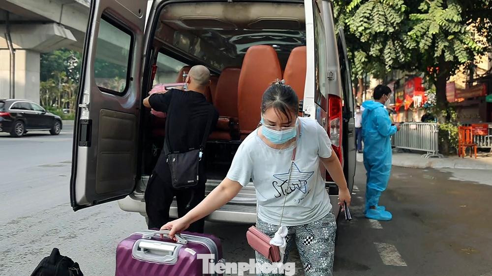 Tiếng cười nói rộn rã trong 2 con ngõ đã im lìm hơn 1 tháng nay.