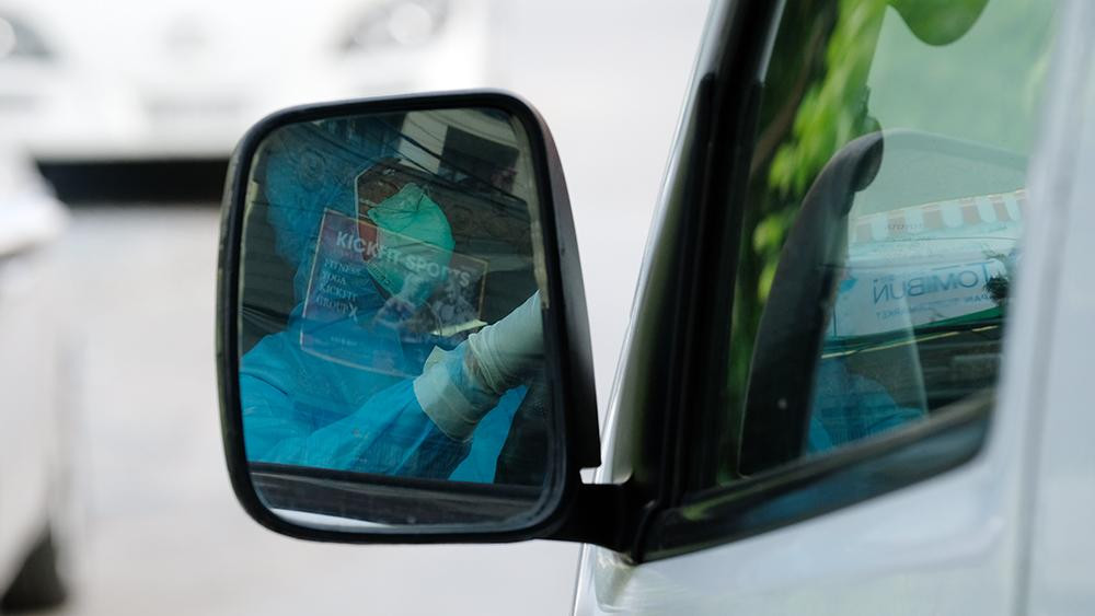 Theo điều tra dịch tễ xác định, người này trú tại toà nhà tổ hợp Trung tâm thương mại và khách sạn Fraser Suites, ở 51 Xuân Diệu, phường Quảng An, quận Tây Hồ.