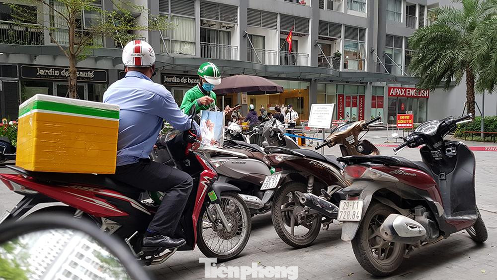 Bé trai đã được chuyển đi cách ly tại Hải Phòng và mẫu bệnh phẩm tiếp tục được chuyển đến Trung tâm Kiểm soát bệnh tật (CDC) Hà Nội làm xét nghiệm thêm.