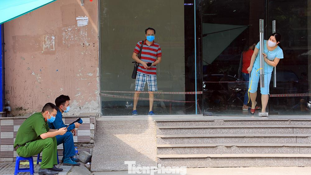 Kết quả sơ bộ đã xác minh được 05 trường hợp F1. TTYT huyện Thanh Trì đang tiếp tục điều tra xác minh thêm các trường hợp người tiếp xúc gần để cách ly, lấy mẫu xét nghiệm theo quy định.