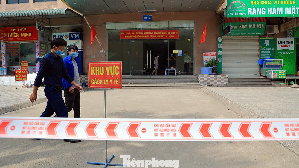 Ngày 6/5, bệnh nhân B. xin ra ngoài điều trị ngoại trú tại nhà con gái ở tầng 31, chung cư Đại Thanh, Tả Thanh Oai, Thanh Trì. Chiều 9/5, ông chủ động khai báo y tế tại Trạm Y tế vì liên quan đến Bệnh viện K.