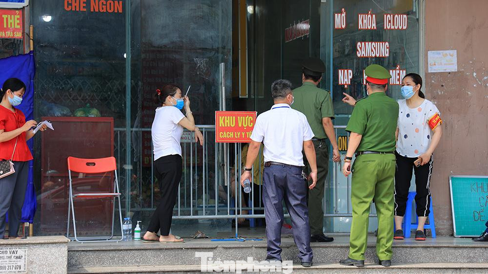 Được biết bệnh nhân có lịch trình di chuyển khá phức tạp, trong suốt thời gian ở bệnh Viện K3, chỉ có các con của bệnh nhân (Anh T, anh T, chị T) vào thăm và chăm sóc, bệnh nhân cũng không gặp người quen trong viện hay người của Khoa Gan Mật tụy xuống thăm.