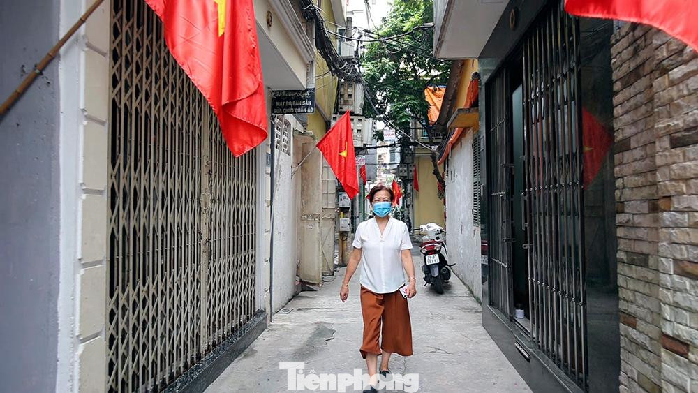 Tại Phường Phúc Xá, quận Ba Đình nơi có nhiều xóm trọ sinh sống lâu năm của người lao động tự do tại chợ Long Biên, tổ trưởng các tổ dân phố thời gian qua đã kiêm thêm nhiều nhiệm vụ mới.