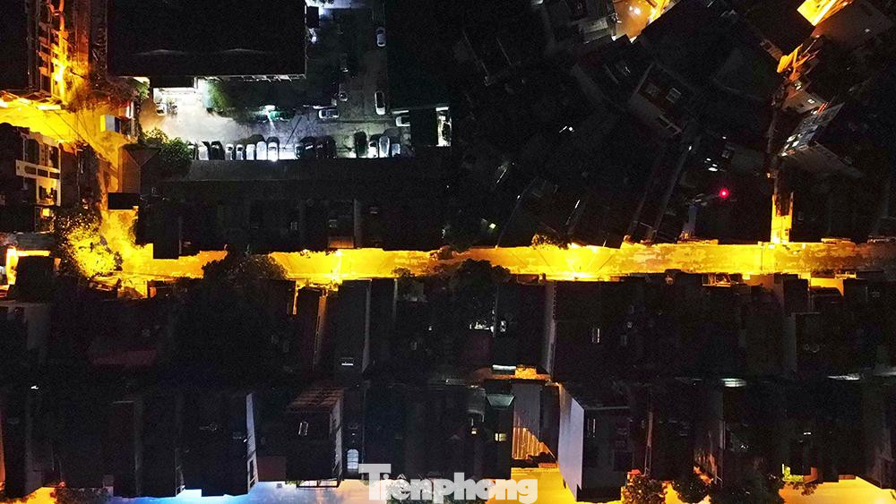 Lực lượng chức năng yêu cầu người dân cần chủ động ghi nhớ lịch trình tiếp xúc hàng ngày để cung cấp thông tin cho cơ quan y tế khi cần.