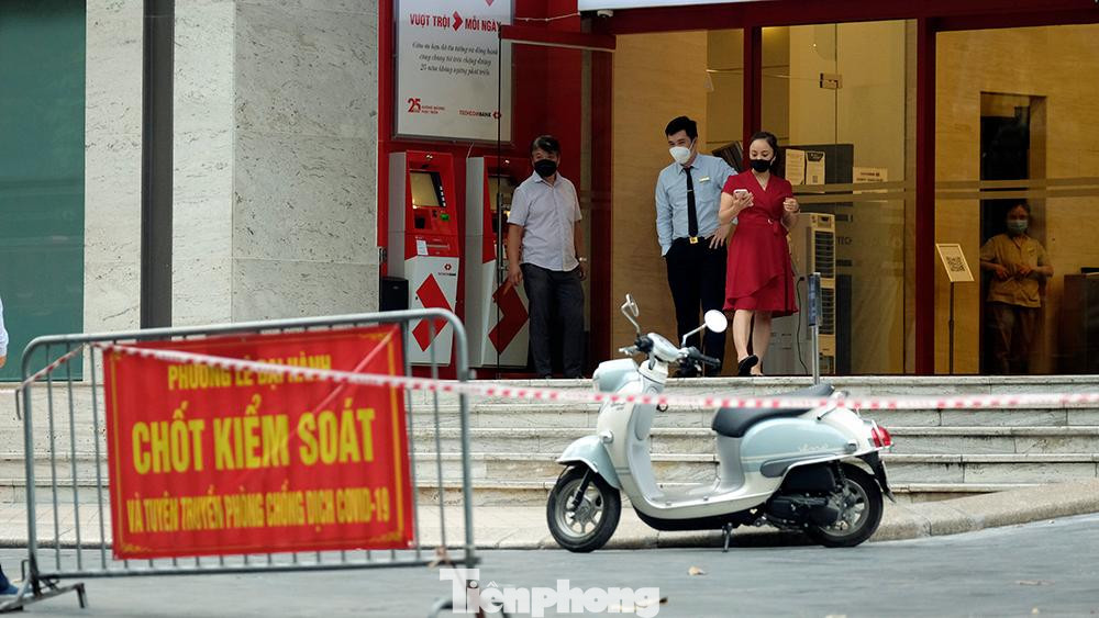 Qua kết quả rà soát ban đầu, xác định có 17 trường hợp liên quan ca dương tính SARS-CoV-2 này.