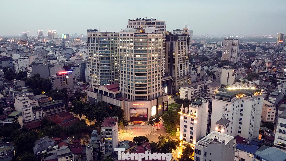 Tòa nhà Trung tâm thương mại Vincom 191 Bà Triệu nơi đang bị phong tỏa.