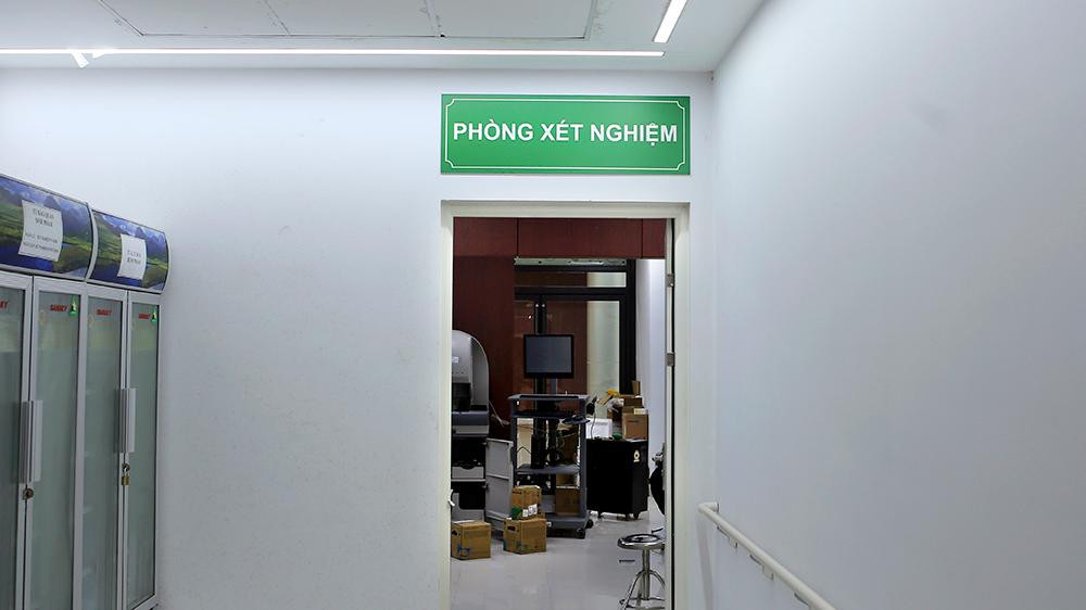 Phòng xét nghiệm được Bộ Y tế lắp đặt khẩn trương trang thiết bị để sẵn sàng điều trị bệnh nhân nhiễm Covid-19.
