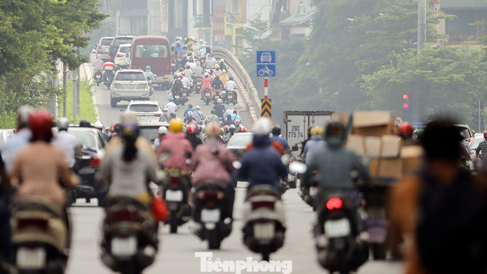 Người dân đã trở lại sinh hoạt gần như ngày thường sau khi Thủ đô nới lỏng giãn cách ở một số vùng an toàn. Người dân đã trở lại sinh hoạt gần như ngày thường sau khi Thủ đô nới lỏng giãn cách ở một số vùng an toàn.