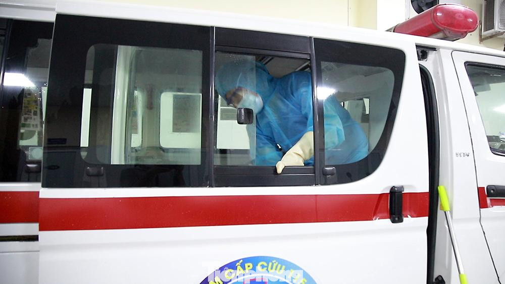 Khi có người có biểu hiện ho, sốt, đau họng… sẽ lập tức được cách ly vào phòng riêng để theo dõi và gửi mẫu xét nghiệm...