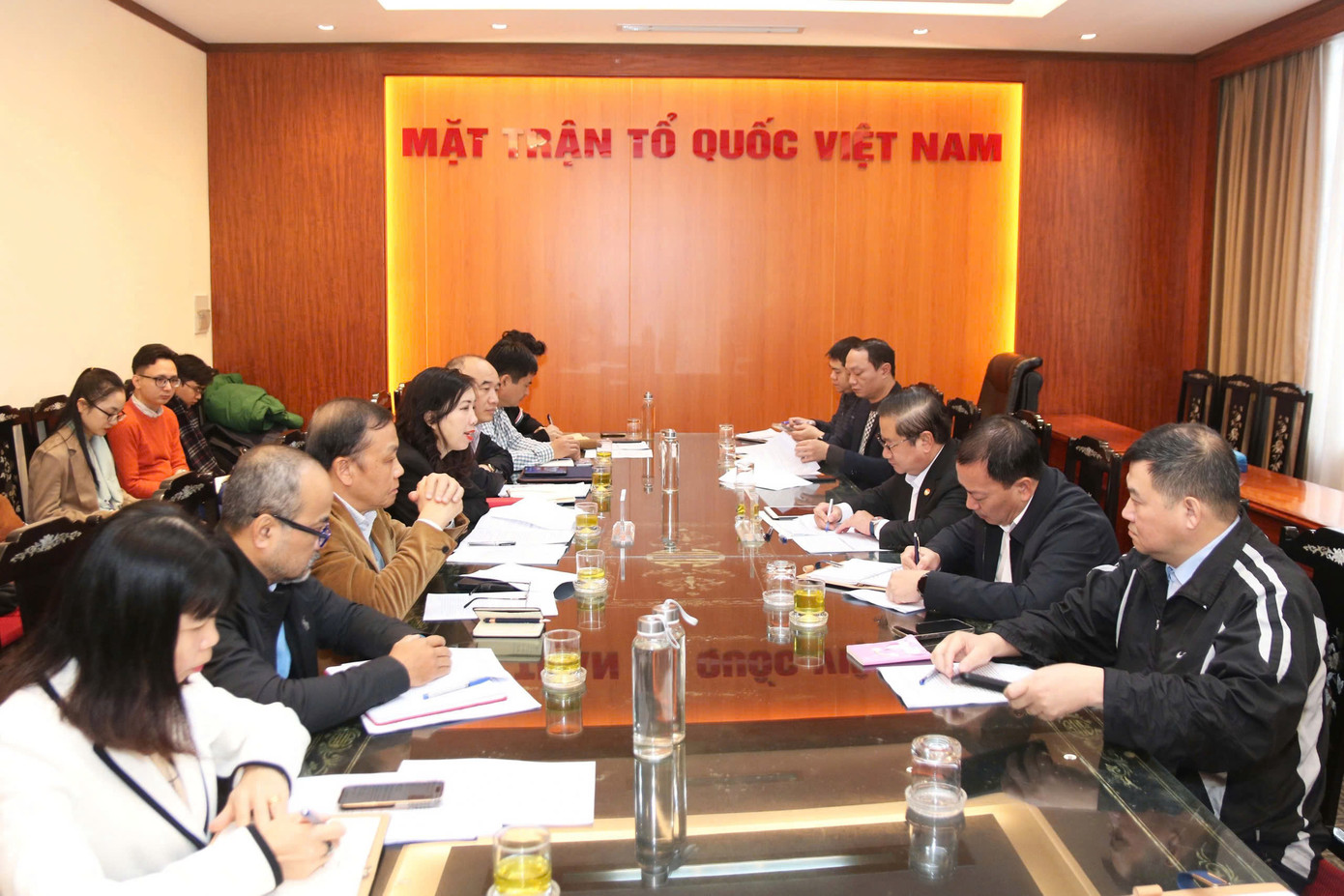 Quang cảnh cuộc làm việc giữa Ủy ban Nhà nước về người Việt Nam ở nước ngoài, Bộ Ngoại giao và Ủy ban Trung ương Mặt trận Tổ quốc Việt Nam.