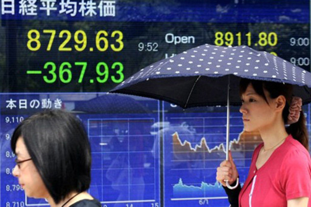 Nỗi lo suy thoái kép khiến thị trường chứng khoán thế giới lao dốc. Ảnh: Getty Images