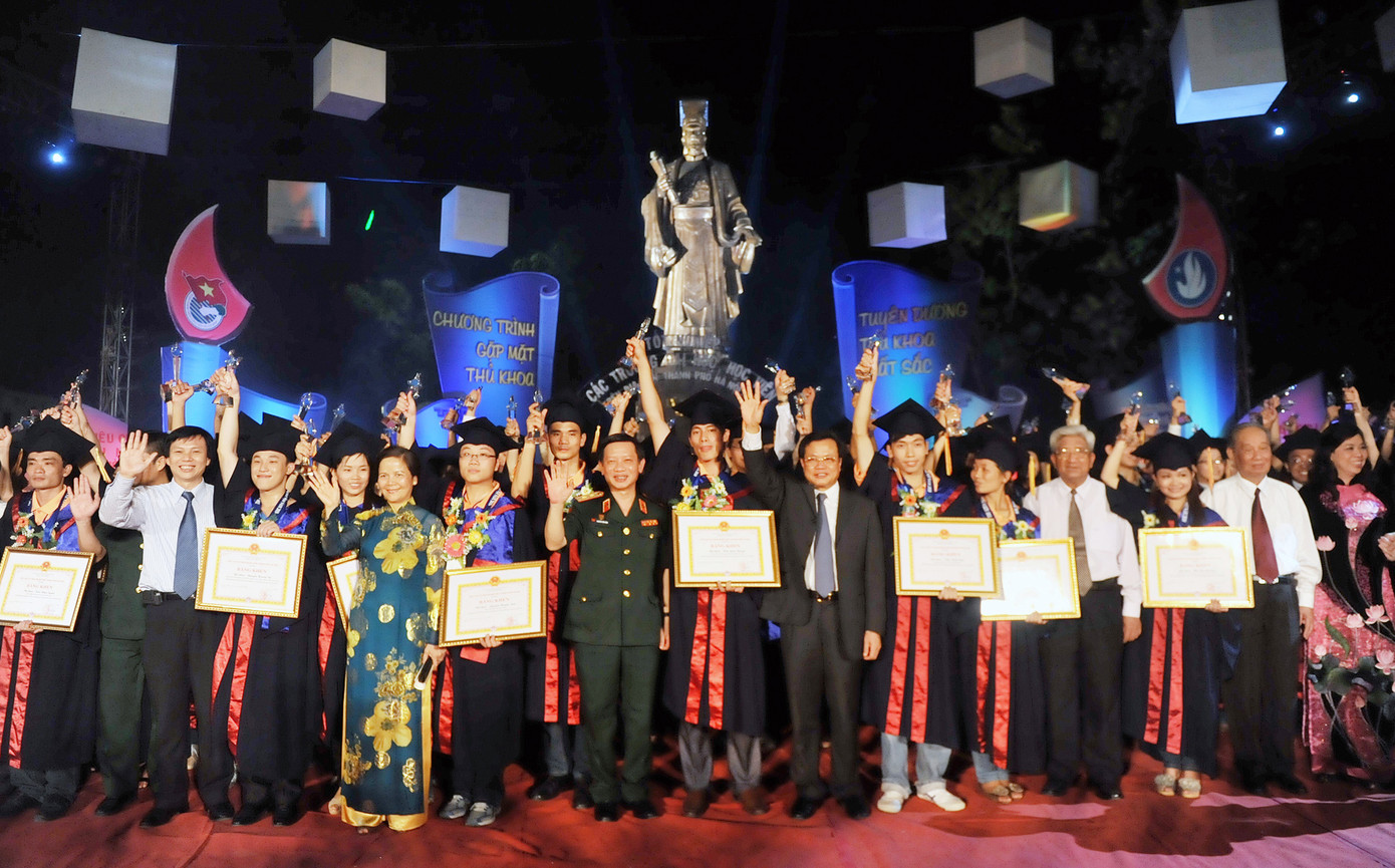 Các thủ khoa tại lễ tuyên dương. Các thủ khoa tại lễ tuyên dương