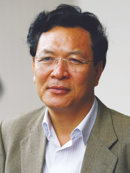 Bộ trưởng GD&ĐT Phạm Vũ Luận (56 tuổi), quê Hà Nội, GS.TS (kinh tế), Ủy viên Trung ương Đảng. Bộ trưởng GD&ĐT Phạm Vũ Luận (56 tuổi), quê Hà Nội, GS.TS (kinh tế), Ủy viên Trung ương Đảng