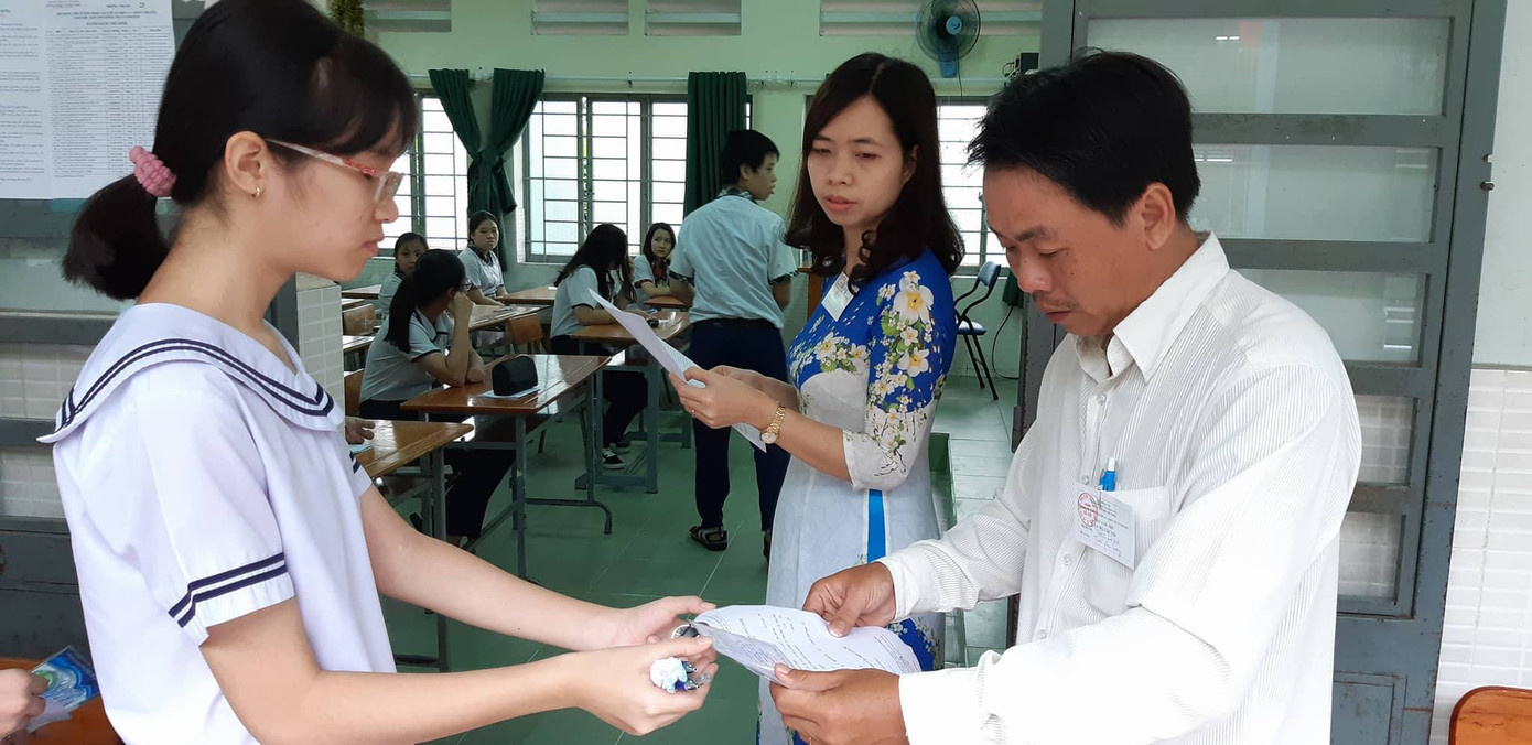 Vụ cô giáo quỳ gối xin không đóng cơ sở: Chính quyền nói dàn dựng ảnh 5 Vụ cô giáo quỳ gối xin không đóng cơ sở: Chính quyền nói dàn dựng ảnh 5