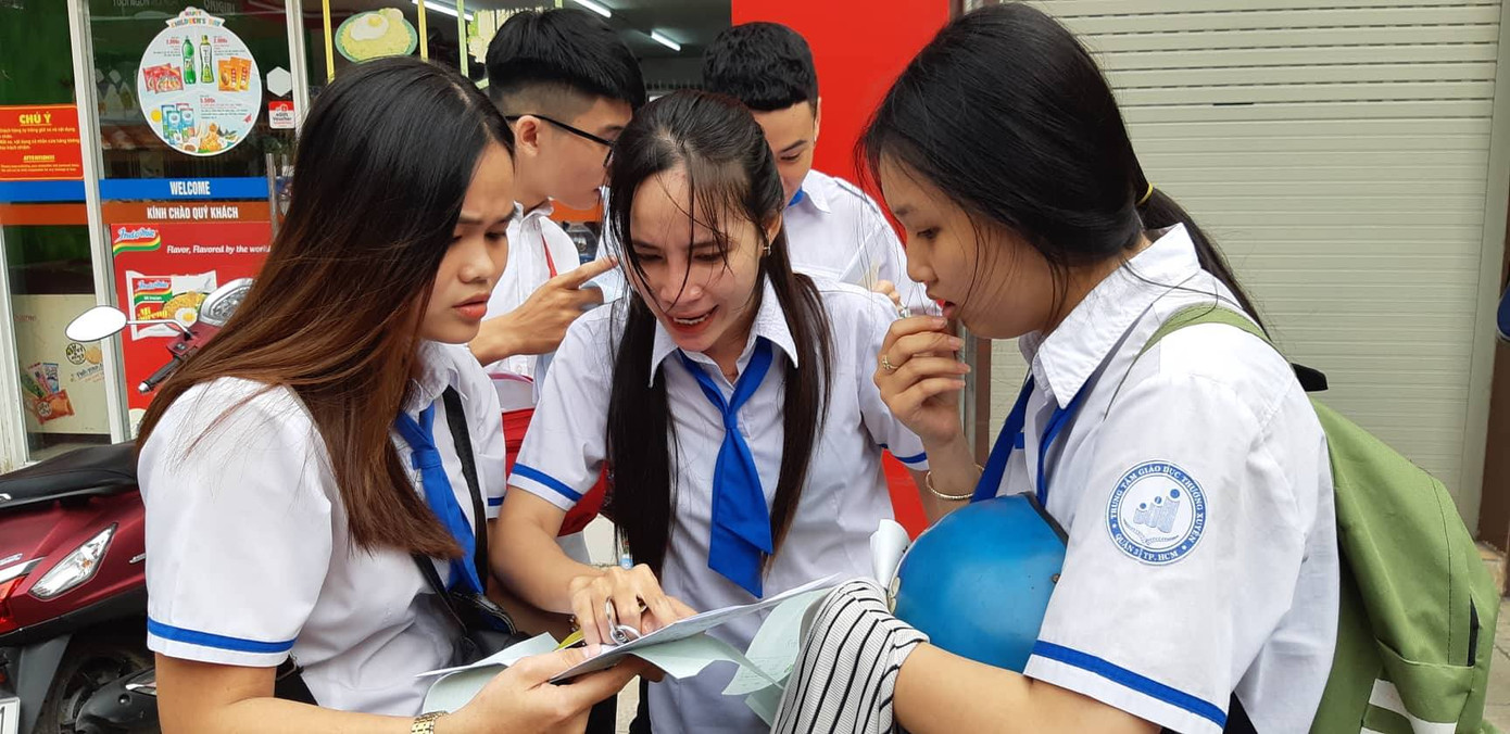 Kết thúc thi tổ hợp KHXH: Thí sinh thở phào vì đề không quá khó ảnh 13