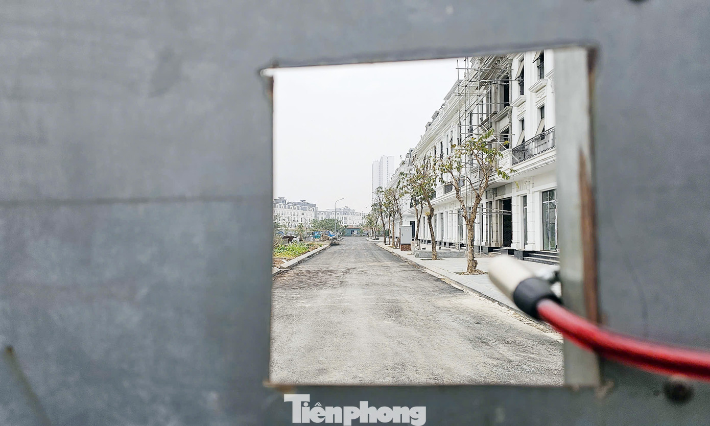 UBND quận Nam Từ Liêm được yêu cầu đôn đốc, giám sát việc thực hiện dự án của chủ đầu tư. Trường hợp hết thời hạn được gia hạn mà chủ đầu tư vẫn chưa đưa đất vào sử dụng thì tổng hợp, báo cáo UBND TP (qua Sở Tài nguyên và Môi trường) thu hồi đất theo quy định.