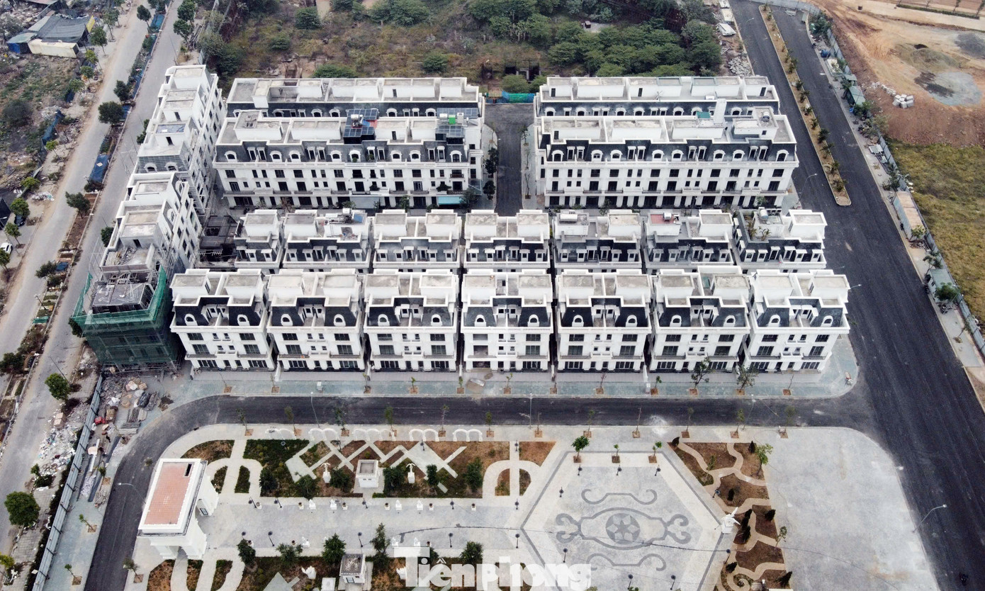 Khu biệt thự, liền kề đã xây xong, tuy nhiên đa số vẫn chưa có người về ở.