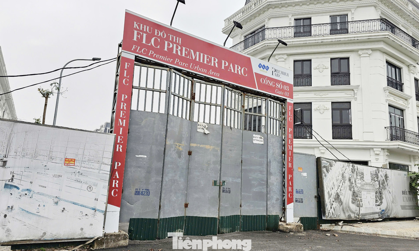 UBND TP Hà Nội vừa ban hành quyết định về việc gia hạn sử dụng đất 24 tháng đối với 4 ô đất CT1, CT2, LK1.2 và NT thuộc dự án Khu chức năng đô thị ĐM1 (tên thương mại dự án FLC Premier Parc) tại phường Đại Mỗ, quận Nam Từ Liêm do CTCP Tập đoàn FLC làm chủ đầu tư.