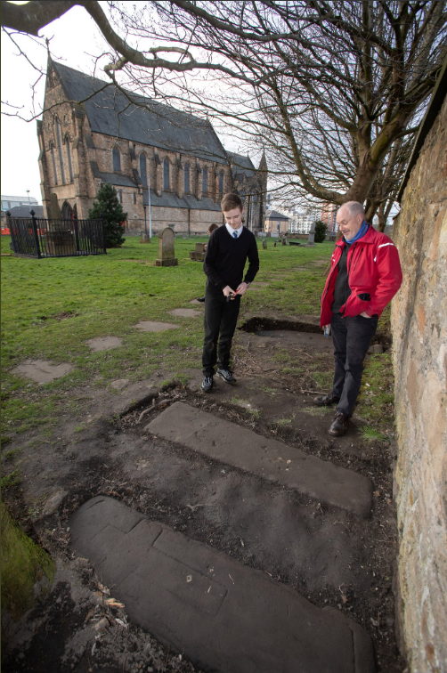 “Hot boy” khai quật báu vật ngàn năm trong nghĩa trang ảnh 3