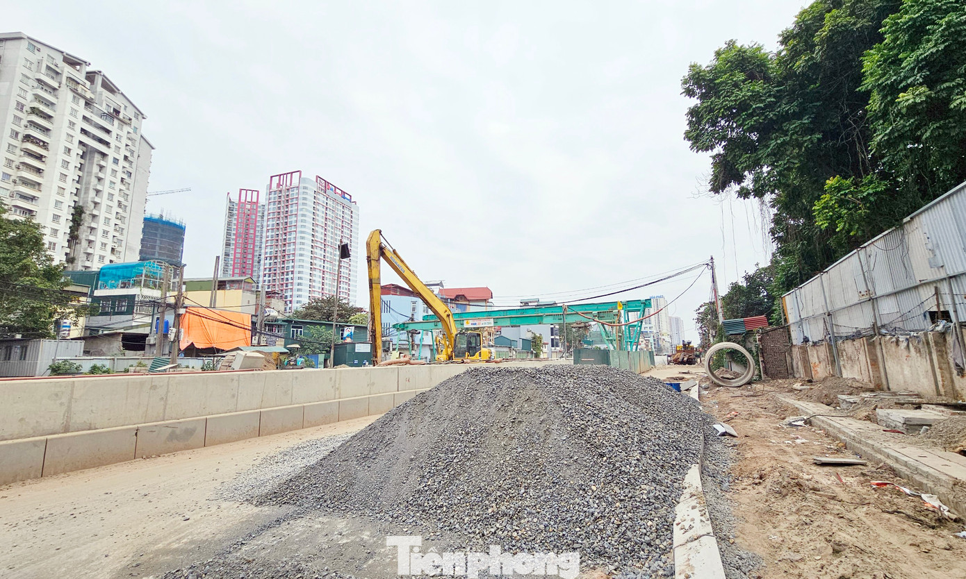 Hạng mục thi công hầm qua nút giao Giải Phóng - Kim Đồng vẫn chưa xong.