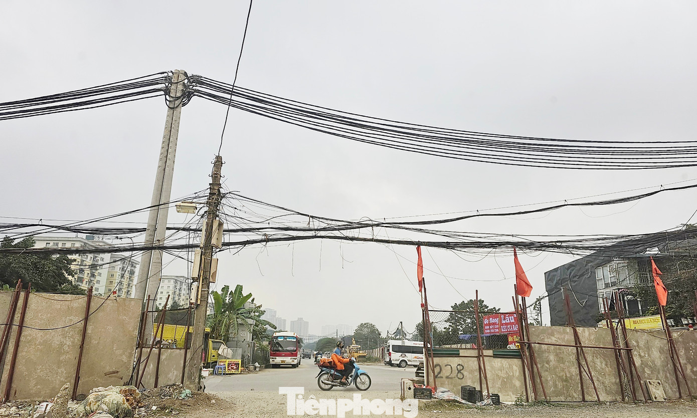 Đoạn từ cầu L3 (sông Lừ) đến Đầm Hồng nhiều năm nay thi công cầm chừng.