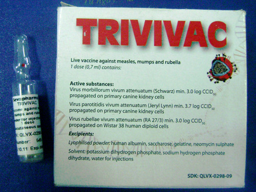 Vỏ thuốc hết hạn đã được tiêm cho trẻ. Vỏ thuốc hết hạn đã được tiêm cho trẻ