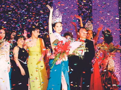 Ngọc Trinh nhận giải